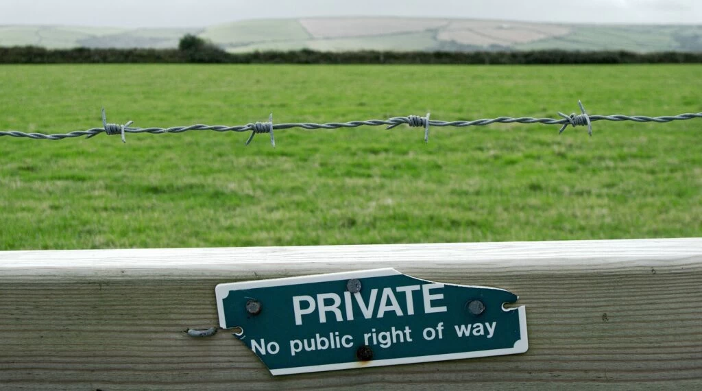 How to Deal With a Boundary Dispute on Your Property